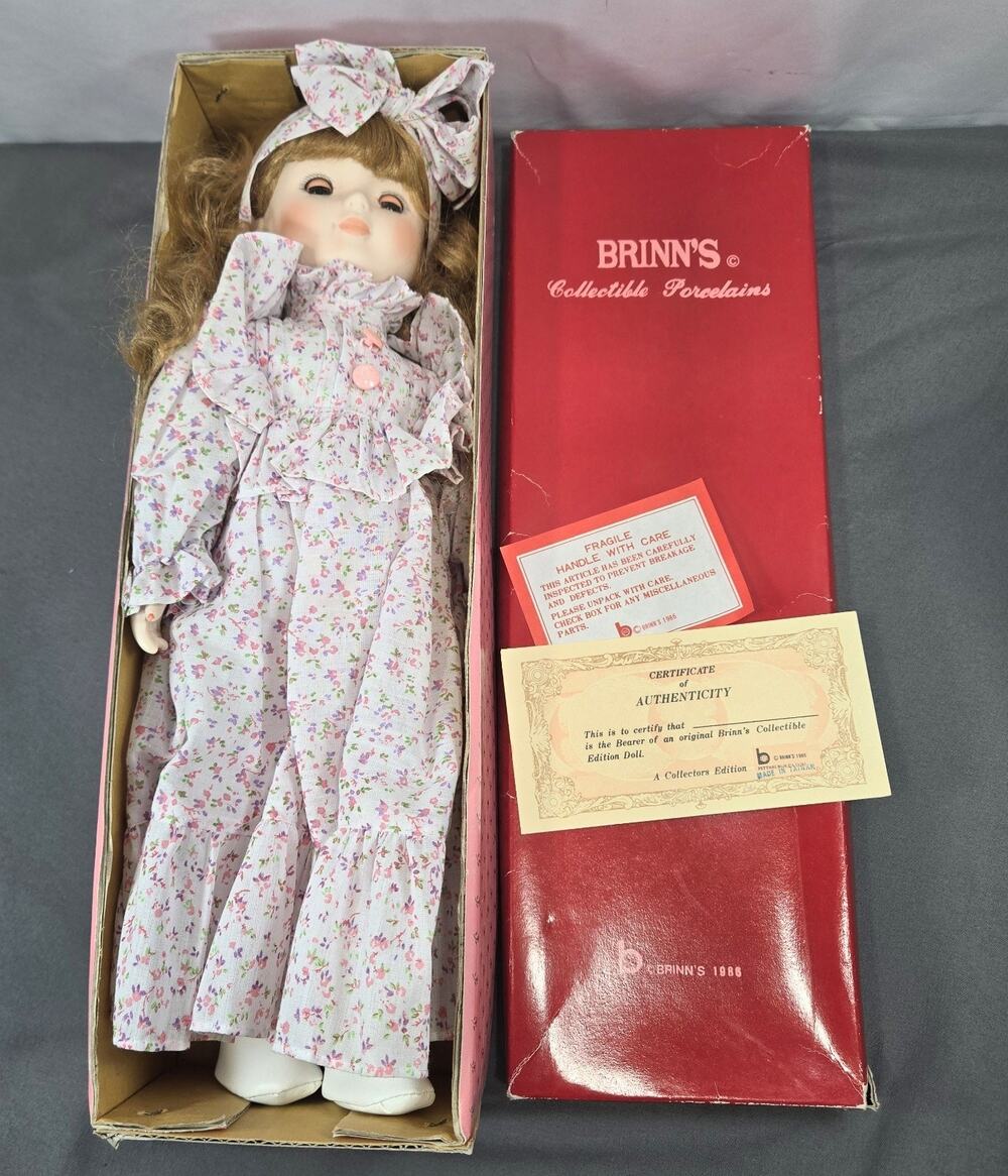 Vintage 1986 Brinns Musical Porcelain Doll Schuber's Lullaby Dress Box COA